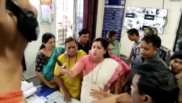 लव जिहाद मामले में थाने में भिड़ी MP नवनीत राणा, पुलिस पर लगाए फोन टेप करने के आरोप
