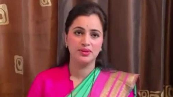 'मैं किसी के साथ नहीं भागी'...लव जिहाद बताकर बवाल करने वाली MP नवनीत राणा पर भड़की लड़की