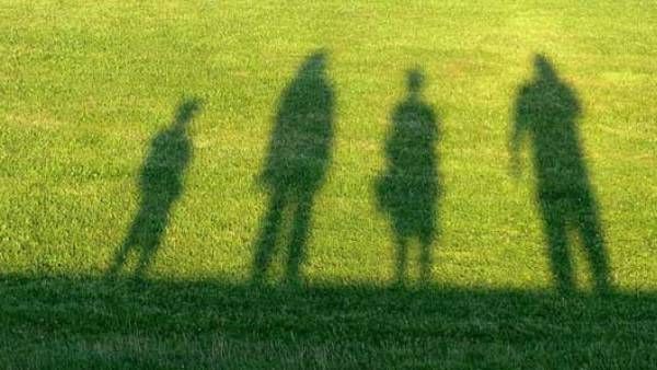 अंग्रेजियत के ‘अंकल, गाइज, ब्रो’ में सिमटते भारतीय समाज के रिश्ते