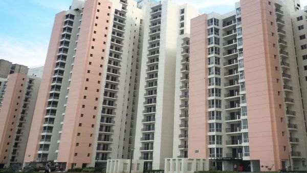 नोएडा की इस सोसाइटी में बैचलर किरायेदारों को नहीं मिलेगा फ्लैट, 30 दिनों के अंदर घर खाली करने को दिया नोटिस