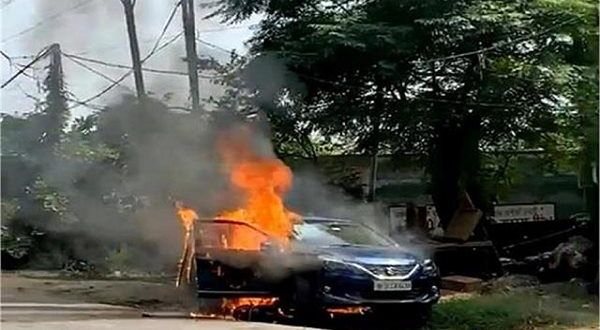 पंजाब में कार और बाइक के बीच भयंकर टक्‍कर के बाद लगी आग, धू-धूकर ऐसे जली