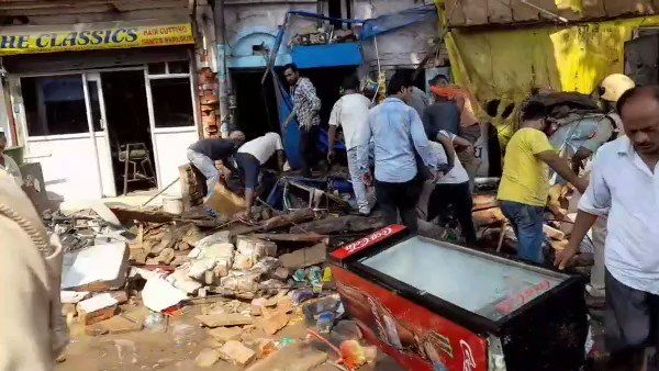 प्रयागराज में जर्जर इमारत गिरने से 4 लोगों की मौत, CM योगी ने किया 4-4 लाख मुआवजे का ऐलान