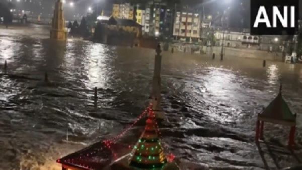 Maharashtra Weather Update: महाराष्ट्र में बारिश का तांडव, ठाणे-नासिक में जनजीवन प्रभावित, मंदिर हुए जलमग्न