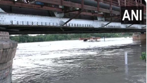 Weather Updates: कई राज्यों में आज भी भारी बारिश की आशंका, दिल्ली में खतरे के निशान से ऊपर यमुना