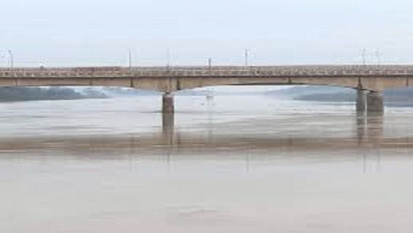 Gorakhpur News: सितंबर माह की तेज बारिश ने बढ़ाया नदियों का जलस्तर