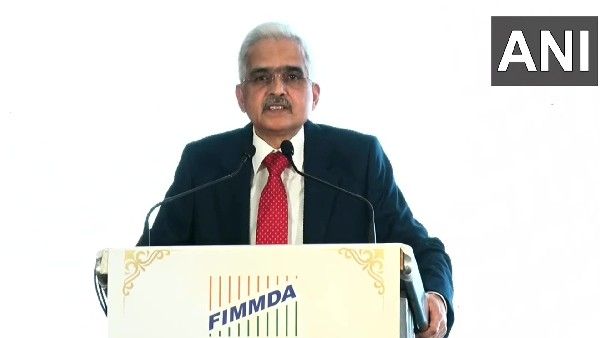 रुपये में गिरावट दुनिया के अन्य देशों की तुलना में बेहद कम: RBI गवर्नर शक्तिकांत दास