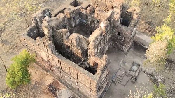 बुंदेलखंडः बियाबान जंगल का यह 'रानी महल', जल्द दुनिया के नक्शे पर दिखेगा, जानिए कहां मौजूद है यह किला