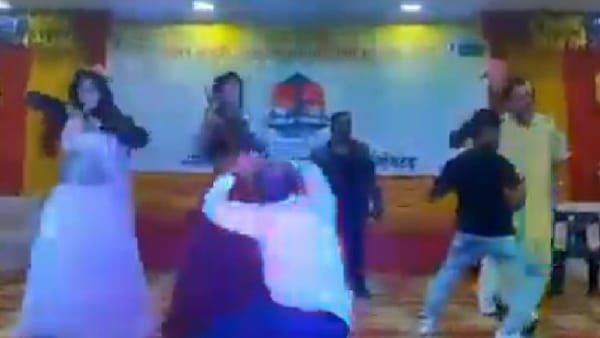 सिंगरौली: NCL में खेल की आड़ में बुलाई गई लड़कियां, नागिन धुन बजते ही कर्मचारियों ने खोया आपा