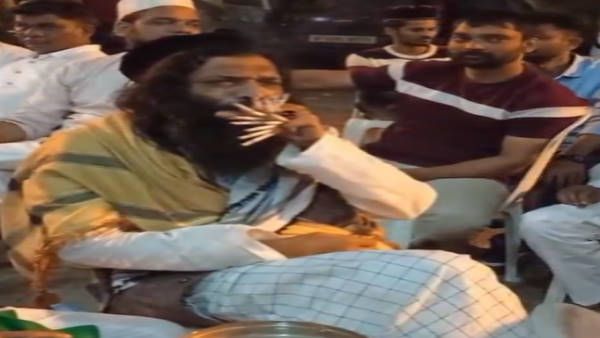 एक साथ 15 सिगरेट पीने वाले शख्स का वीडियो वायरल, जिसने देखा वीडियो वो रह गया दंग