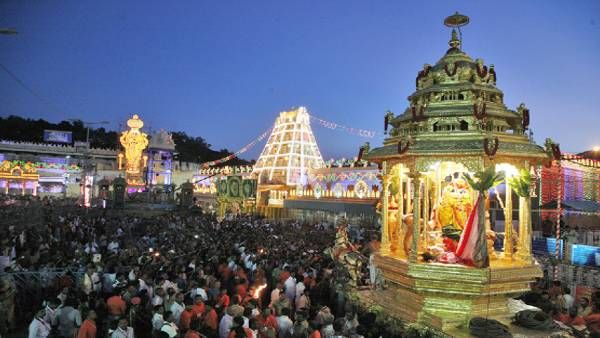 तिरुपति बालाजी मंदिर के लिए 24 वर्षों से दर्जी का अनोखा समर्पण, साल में 4 बार बढ़ती है मंदिर की शोभा