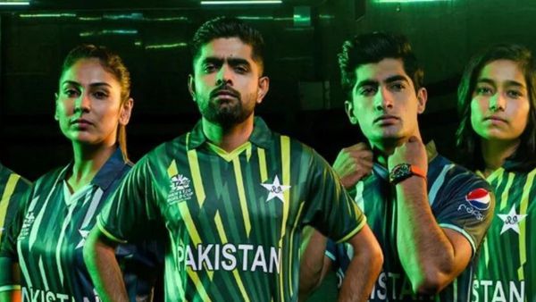 ‘ये जर्सी है या फल की दुकान’, पूर्व पाक दिग्गज ने उड़ाया पाकिस्तान टीम की नई जर्सी का मजाक
