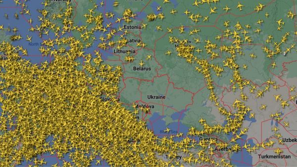 रूस के आसमान में मंडरा रहे हवाई जहाज, पुतिन की धमकी के बाद अपना ही देश छोड़ने की मची होड़