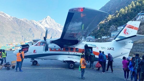पोखरा हवाई अड्डे पर उड़ान भरने के बाद विमान ने खोया संतुलन, पायलट की सूझबूझ से टला बड़ा हादसा