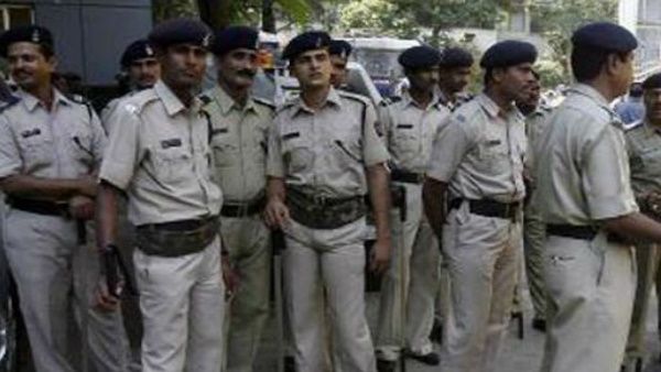 PFI पर बैन के बाद यूपी के चप्‍पे-चप्‍पे में तैनात की गई पुलिस, हाई अलर्ट जारी