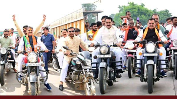 MP: भाजपा प्रदेश अध्यक्ष वीडी शर्मा ने ट्रैफिक नियमों की उड़ाई धज्जियां, बिना हेलमेट दौड़ाई 'बुलेट', वीडियो
