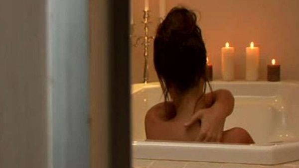 शख्स पर फेमस होने का चढ़ा भूत, अपनी पत्नी का ही नहाते हुए VIDEO फेसबुक पर डाला, जानिए क्या हुआ फिर ?