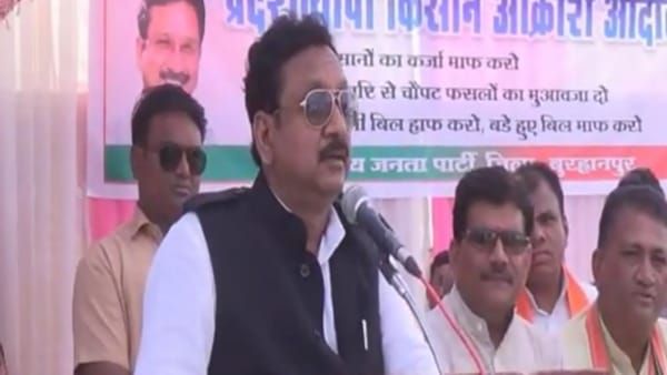 Anuppur: वन मंत्री के कार्यक्रम में यह अधिकारी नहीं हुए शामिल, विजय शाह मंच से ही रिलीव करने के दिए निर्देश
