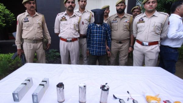 उधमपुर ब्लास्ट: पुलिस ने पकड़े तीन आतंकी, पाकिस्तान से ड्रोन के जरिए भेजे गए थे स्टिकी बम