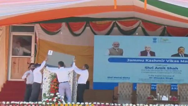 J&K: बारामुला में अमित शाह ने मंच से हटवाई बुलेट प्रूफ ग्लास शील्ड, केंद्रीय मंत्री ने शेयर किया VIDEO