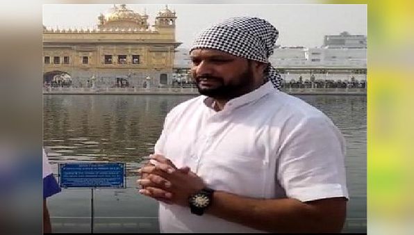 गायक-विधायक बलकार सिद्धू ने श्री हरमंदिर साहिब में मत्था टेका, बोले- 'आप' की सरकार संतुष्ट है जनता