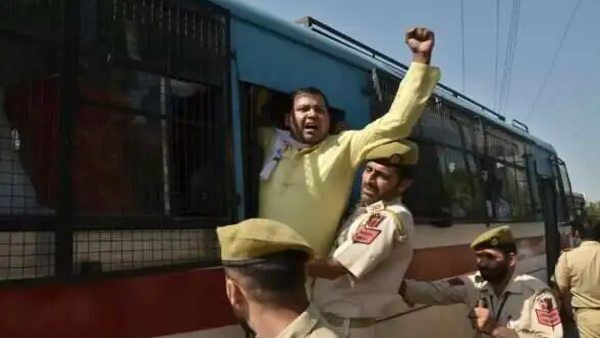 Jammu: कश्मीरी पंडित की हत्या के विरोध में AAP का प्रदर्शन, केंद्र पर लगाए आरोप