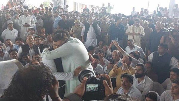 Mulayam Singh Yadav के अंतिम दर्शन की 5 भावुक करने वाली तस्वीरें, जो सबकुछ बयां करती हैं