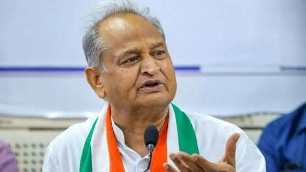 मल्लिकार्जुन खड़गे के समर्थन में आए अशोक गहलोत, कहा- शशि थरूर तो कुलीन वर्ग से हैं