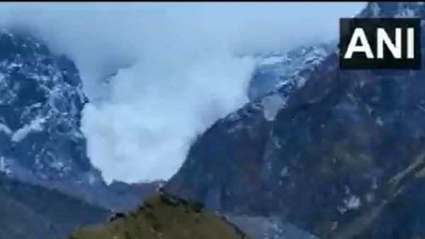 VIDEO: केदारनाथ में फिर भयानक हिमस्खलन, मंदिर पूरी तरह सुरक्षित