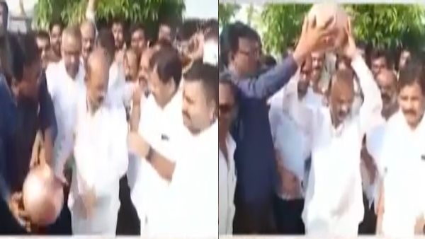 केसीआर के आरोप के बाद तेलंगाना भाजपा प्रमुख ने मंदिर में जा कर गीले कपड़ों में खाई कसम