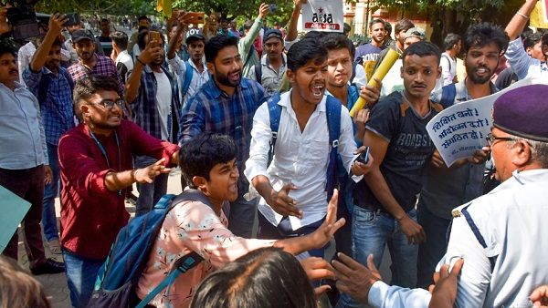 Beef पकाने को लेकर BHU की परीक्षा में पूछा गया सवाल, खड़ा हुआ विवाद, छात्र कर रहे जांच की मांग