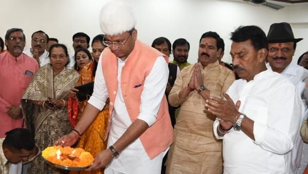 Diwali 2022 : Indore bjp कार्यालय पर लक्ष्मी पूजन, कार्यकर्ताओं ने दी बधाई