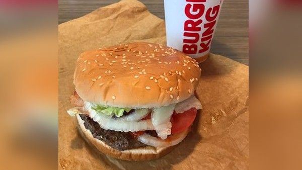 Burger King के बर्गर में मिली ऐसी चीज, पैकेज खोलते ही महिला दंग, ऊपर से स्टाफ बोला- परेशान मत हो