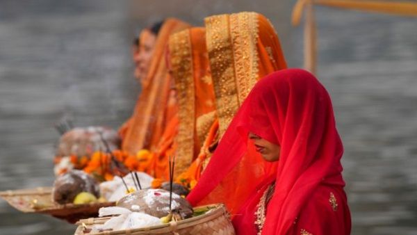 Chhath Puja Arghya : भक्तों ने उगते सूर्य को दिया अर्घ्य, चार दिवसीय छठ का हुआ समापन