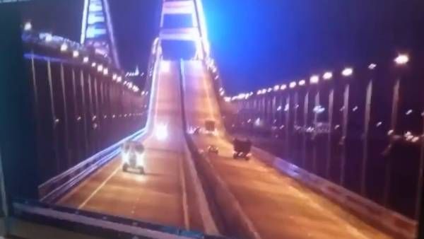 Russia Crimea Bridge Blast : क्रीमिया को रूस से जोड़ने वाले पुल पर ब्लास्ट, Bridge हुआ तबाह, देखें Video