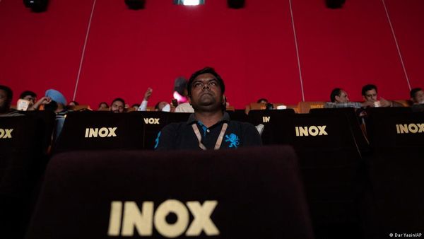 15 हजार रुपये का लैपटॉप लाएगी जियोः रिपोर्ट