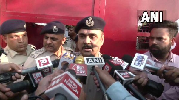 जम्मू-कश्मीर: रेलवे स्टेशन के टैक्सी स्टैंड पर बैग में मिला दो पेटी विस्फोटक, बड़ी साजिश नाकाम