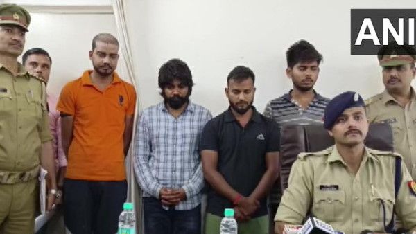 Noida होटल में कपल का बनाया अश्लील वीडियो,वायरल करने की धमकी देकर कर रहे थे ब्लैकमेल