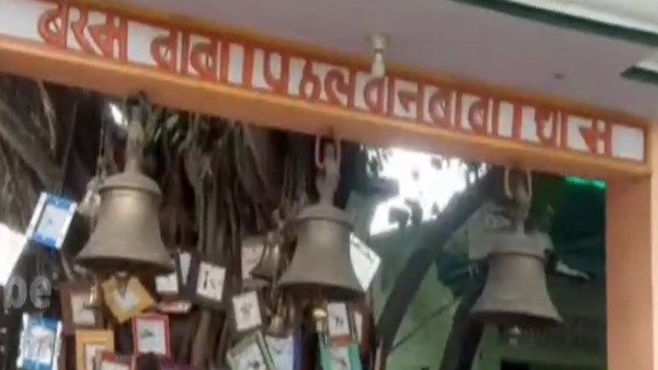 जौनपुर के ब्रह्म बाबा मंदिर पर लोग चढ़ाते हैं घड़ी, एक ट्रक ड्राइवर ने शुरू की थी परंपरा