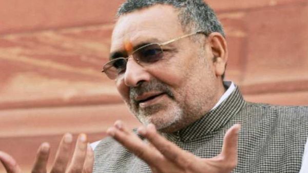 ग्रामीण विकास मंत्री गिरिराज ने लिखी ऐसी अंग्रेजी,यूजर्स चुटकी लेते हुए बोले- पीएम मोदी इन्‍हें कुछ पढ़ाइए
