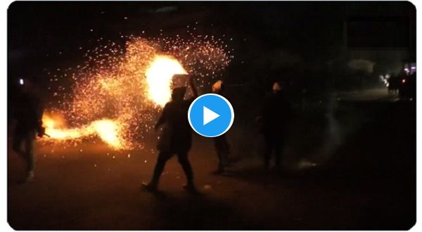 Diwali crackers video: कई राज्‍यों में बैन, लेकिन गुजरात में यूं खूब हो रही आतिशबाजी