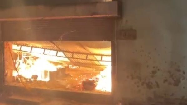 Gwalior news: गद्दा गोदाम और गजक की दुकान में लगी आग, लाखों का नुकसान