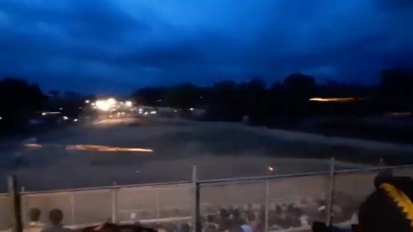 Hingot yudh : हिंगोट युद्ध में बरसे आग के गोले, कलंगी और तुर्रा सेना ने निभाई परंपरा