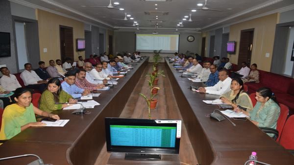Jabalpur News: पैरामेडिकल कॉलेजों के खिलाफ दर्ज करो FIR, छात्रवृत्ति घोटाले पर भड़के जबलपुर कलेक्टर
