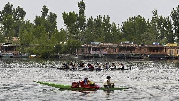पर्यटकों से गुलजार हो रही जम्मू-कश्मीर की वादियां, आजादी के बाद एक साल में सबसे ज्यादा 1.62 करोड़ टूरिस्ट आए