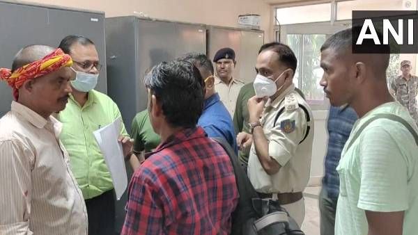 Dumka Girl Burnt Alive: पेट्रोल कांड की पीड़िता की रांची में मौत, शादीशुदा प्रेमी ने नींद में जलाया जिंदा