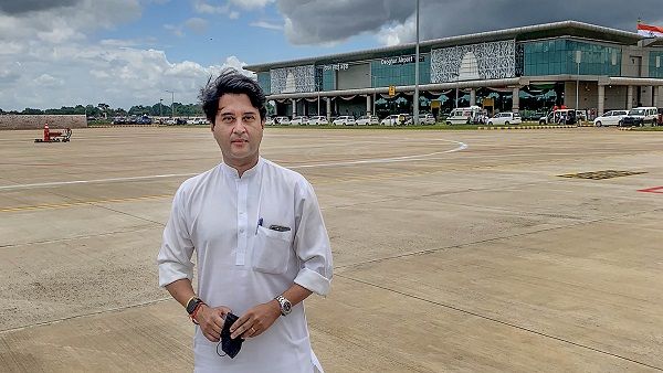 सस्ती उड़ान के लिए ज्योतिरादित्य सिंधिया ने इन 8 राज्यों से की अपील, बोले- हवाई यात्रा आम लोगों तक पहुंचाएंगे