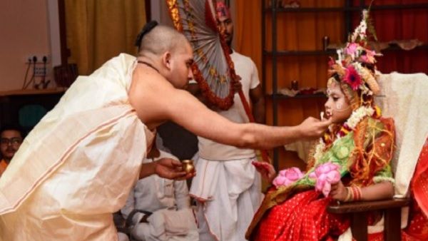  Kanya Pujan 2022: आखिर क्यों  3 से 9 साल की कन्याओं की होती है पूजा? क्या है इसके पीछे कारण ?