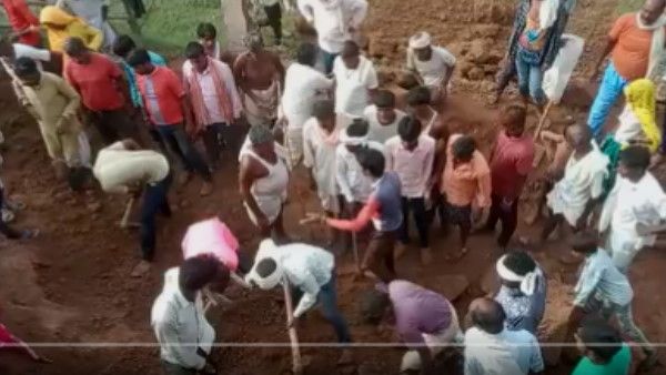 Rajasthan : करौली में मिट्टी के नीचे दबने से 6 महिलाओं व लड़कियों की मौत, हादसे का वीडियो वायरल