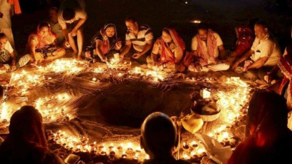Karwa Chauth Puja Samagri List: पढ़ें  करवा चौथ की  पूजा विधि, सामग्री और कथा 