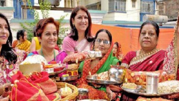 Karwa Chauth 2022: कब है करवा चौथ?  क्या है पूजा विधि और कथा? 